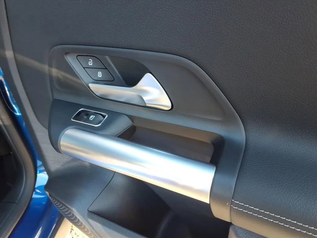 Used 2025 Mercedes-Benz GLA 250 image 15