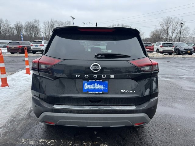 Used 2021 Nissan Rogue SV image 3