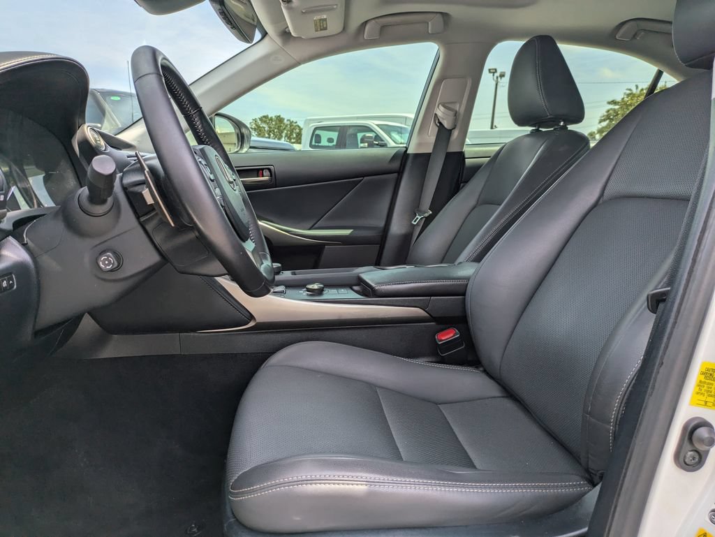 Used 2018 Lexus IS 300 AWD w/ Comfort Package image 10