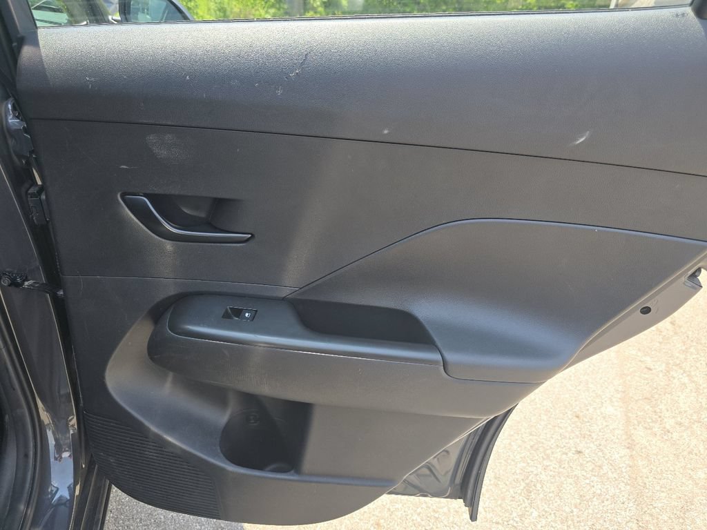 Used 2024 Hyundai Kona SE FWD image 19