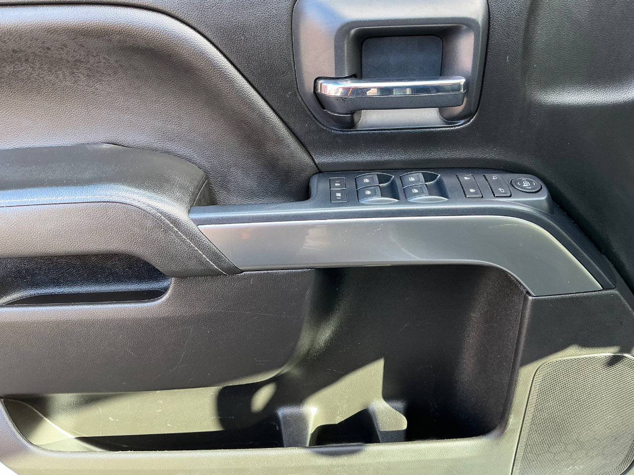 Used 2018 Chevrolet Silverado 1500 LT w/ All Star Edition image 16