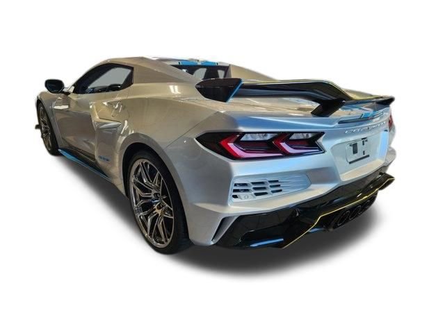 Used 2024 Chevrolet Corvette Z06 w/ Z07 Performance Package image 7