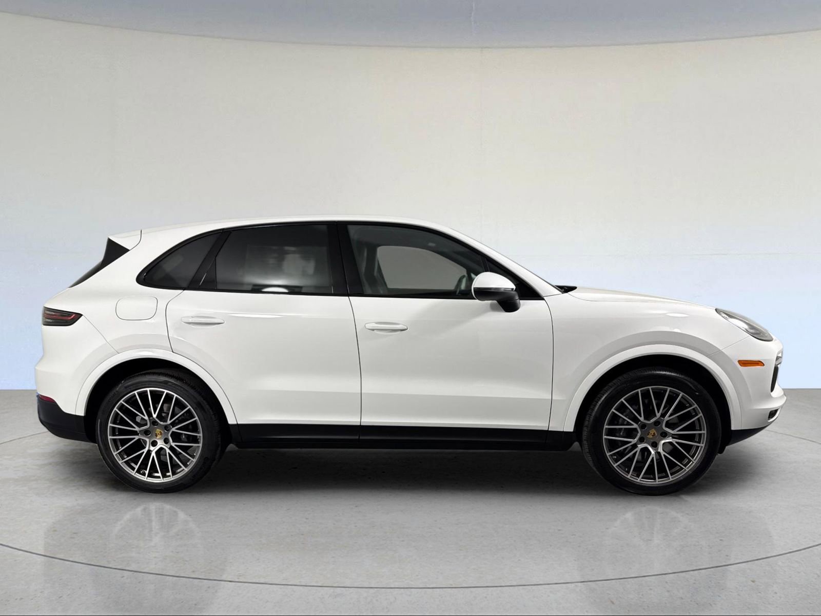 Certified 2023 Porsche Cayenne Platinum Edition image 9