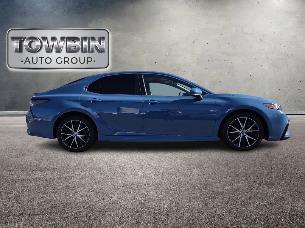 Used 2023 Toyota Camry SE AWD/4WD image 3