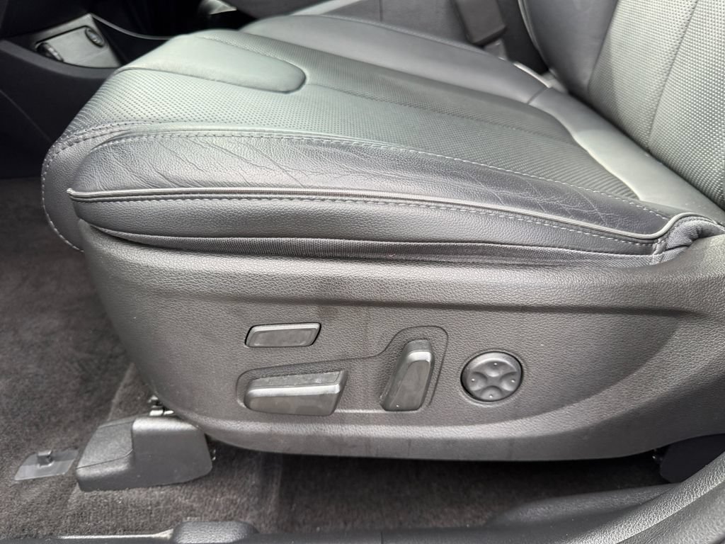 Used 2022 Hyundai Santa Fe Limited AWD/4WD image 10