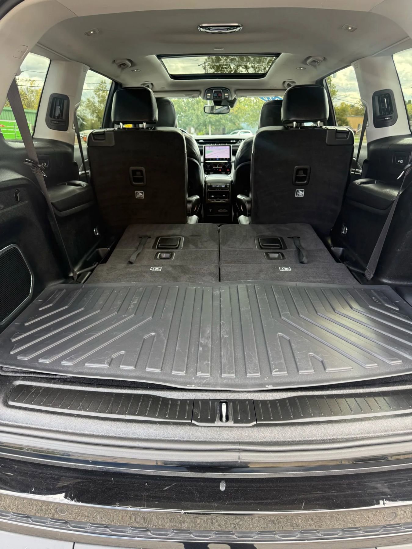 Used 2022 Jeep Grand Cherokee L Limited w/ Black Appearance Package image 15