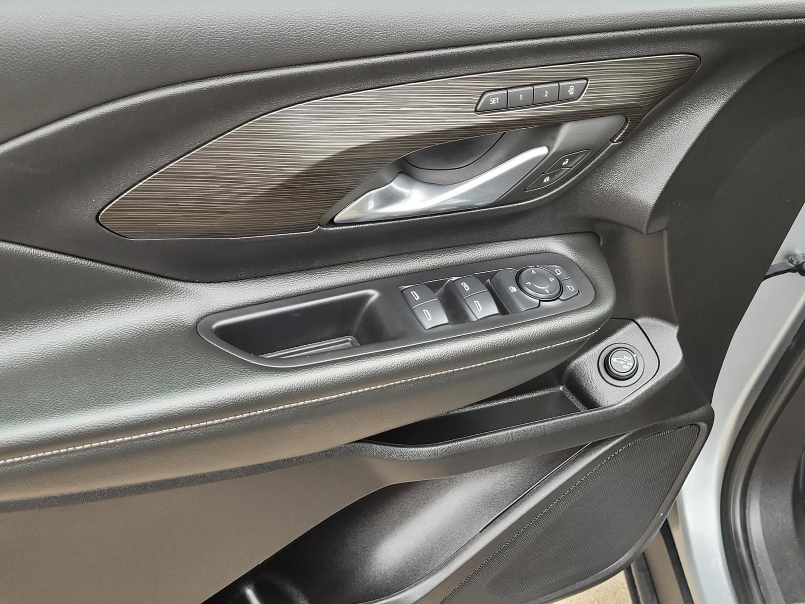 Used 2024 GMC Terrain SLT image 20