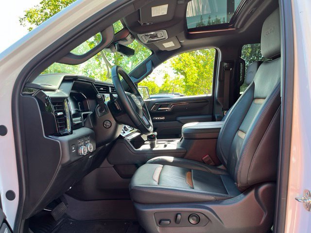 Used 2025 GMC Sierra 1500 AT4 w/ AT4 Premium Package AWD/4WD image 8