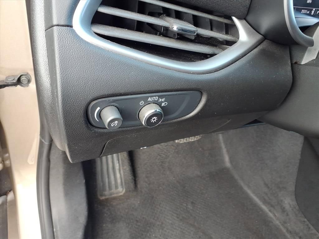 Used 2025 Chevrolet Malibu LT image 13