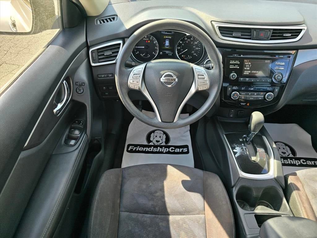 Used 2015 Nissan Rogue SV image 3