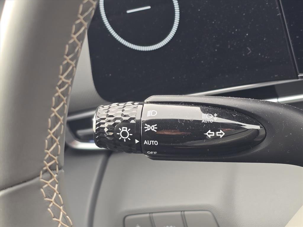 Used 2025 Hyundai Elantra SEL image 23