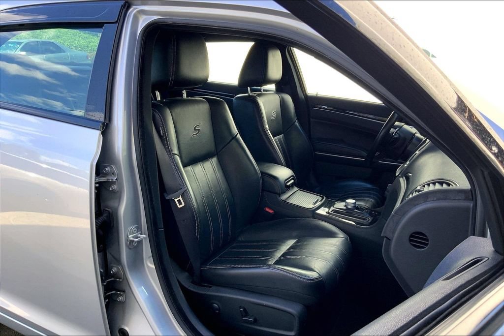 Used 2022 Chrysler 300 S RWD image 7