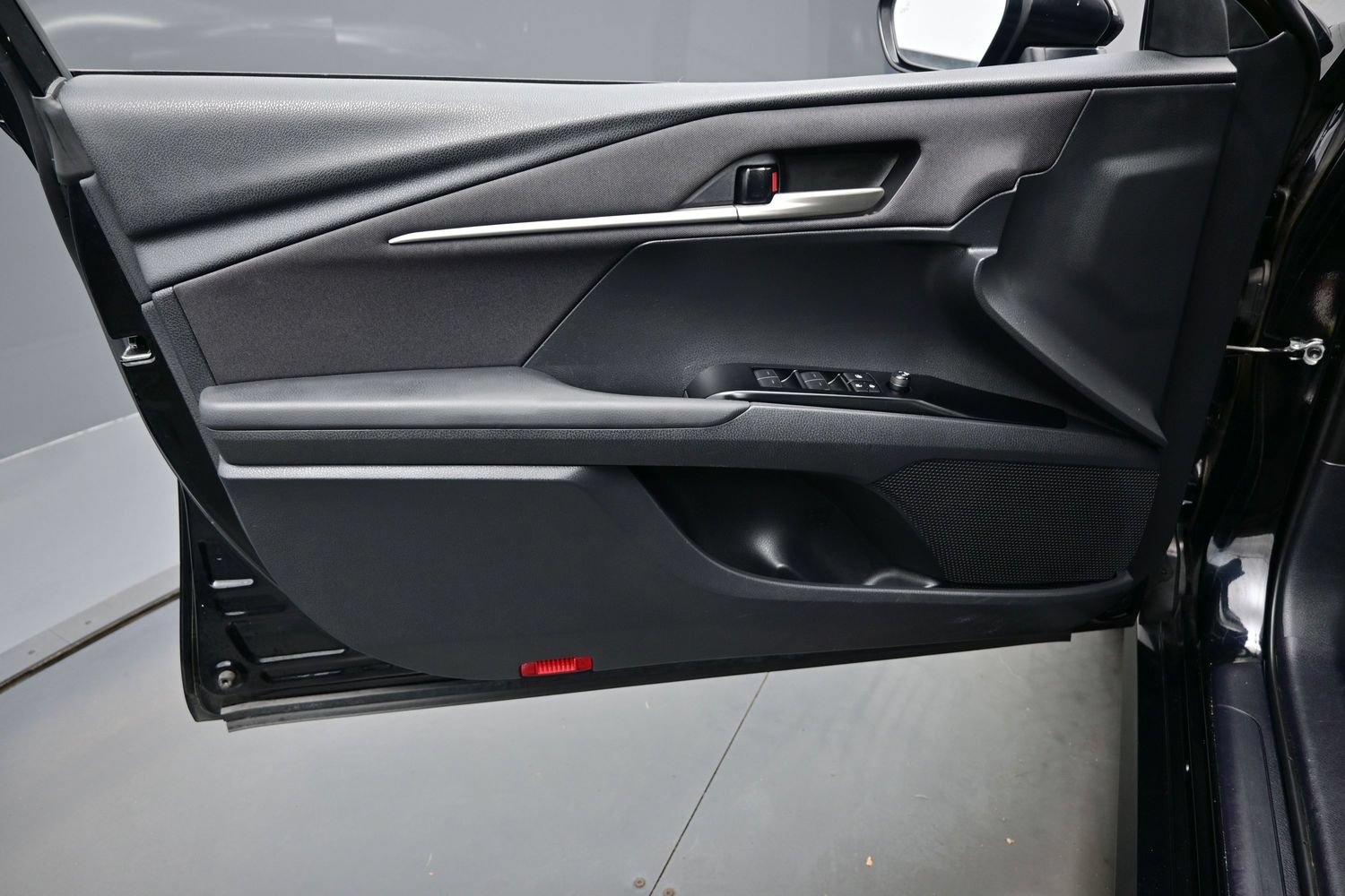 Used 2025 Toyota Camry LE FWD image 9