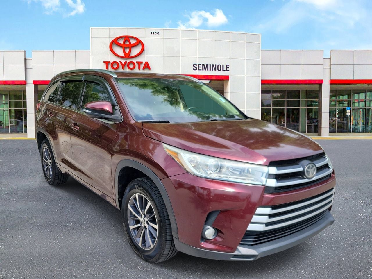 Used 2017 Toyota Highlander XLE image 2