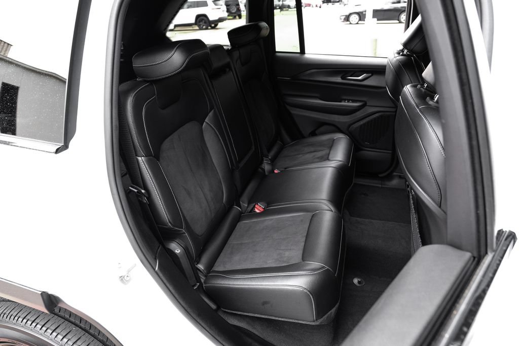 Used 2023 Jeep Grand Cherokee Altitude AWD/4WD image 45