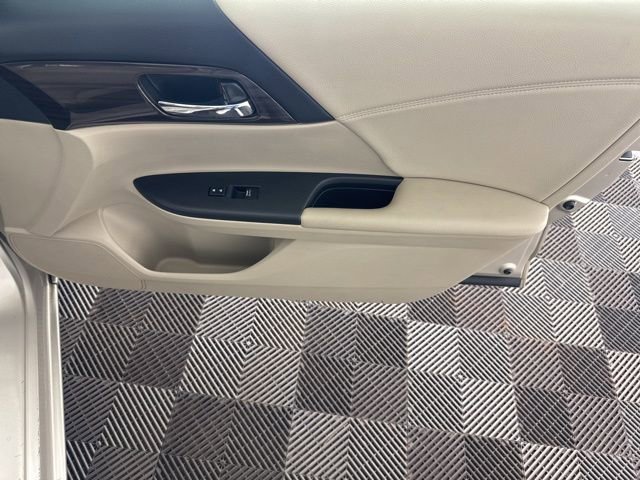 Used 2017 Honda Accord EX image 24