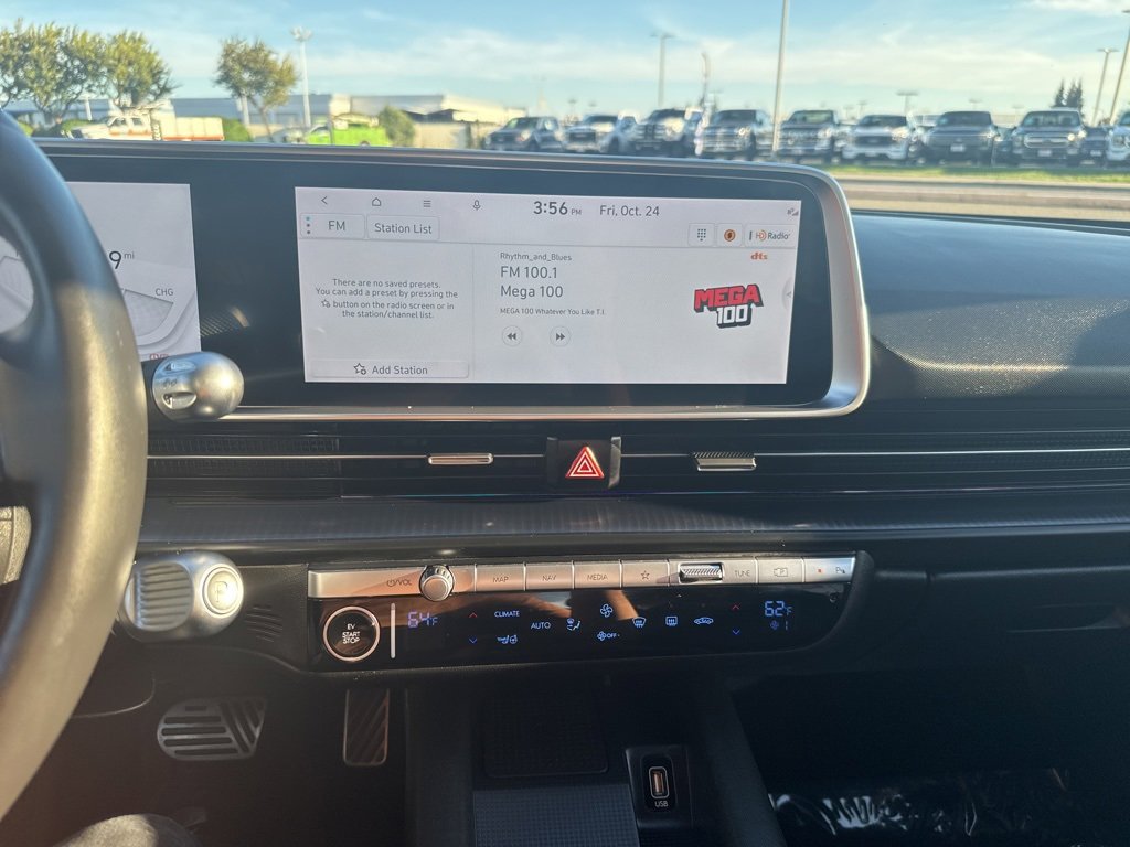 Used 2023 Hyundai Ioniq 6 Limited image 30