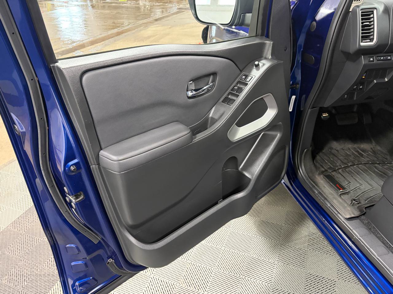 Used 2022 Nissan Frontier SV w/ Technology Package AWD/4WD image 22