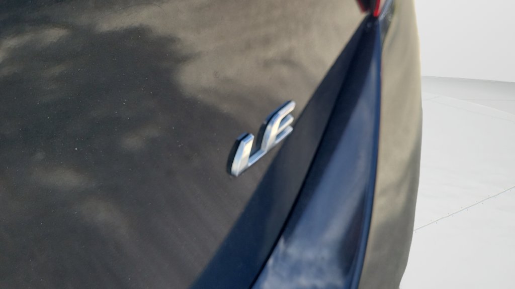 Used 2015 Toyota Corolla LE FWD image 6