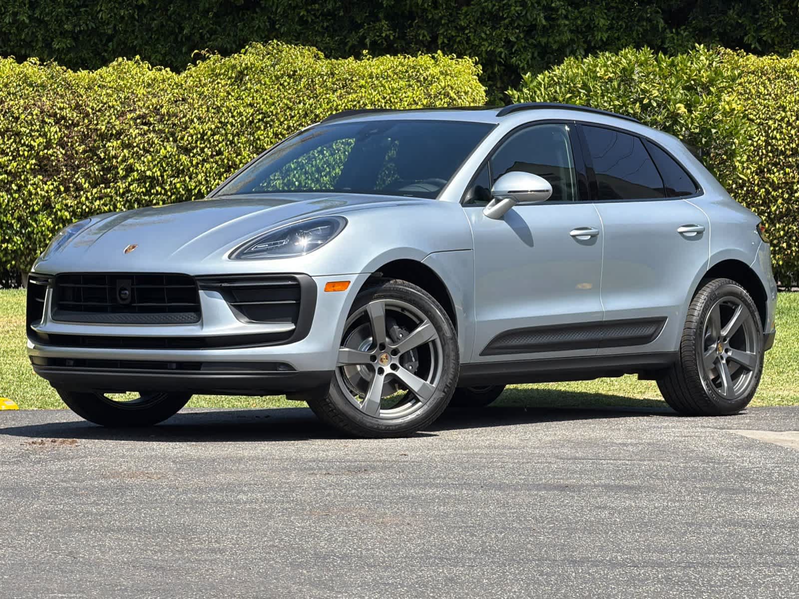 New 2026 Porsche Macan AWD/4WD image 1