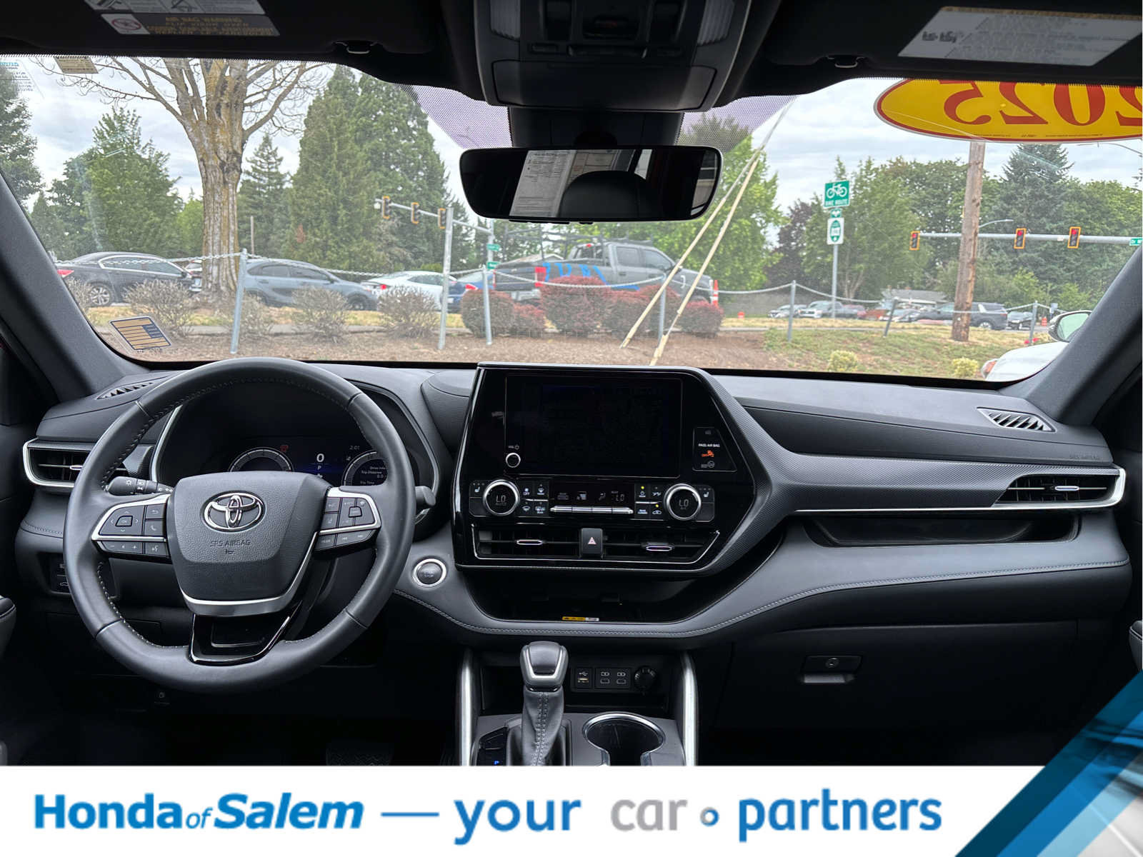 Used 2025 Toyota Highlander XSE AWD/4WD image 10