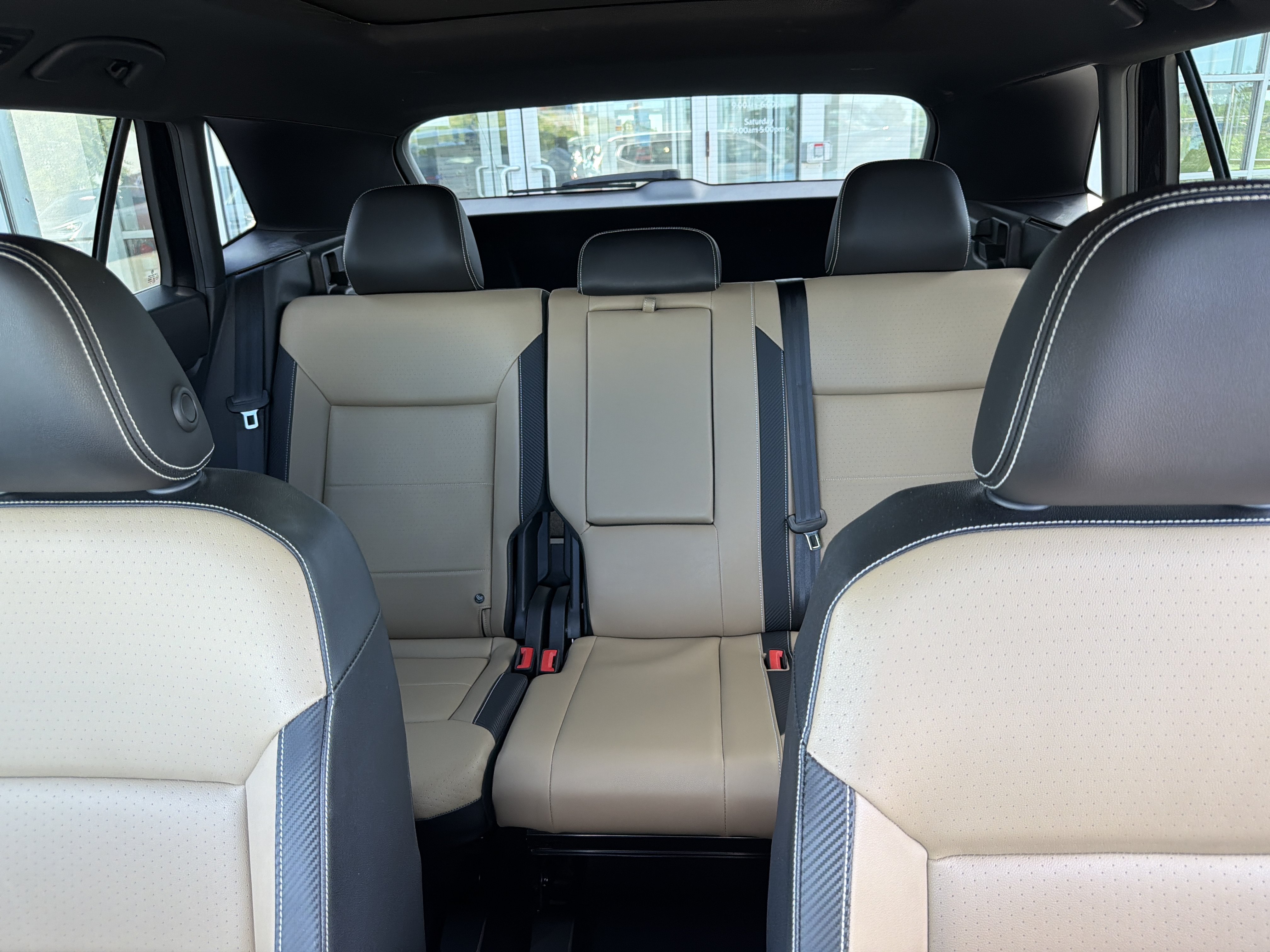 Certified 2023 Volkswagen Atlas Cross Sport SE w/ Panoramic Sunroof Package AWD/4WD image 28