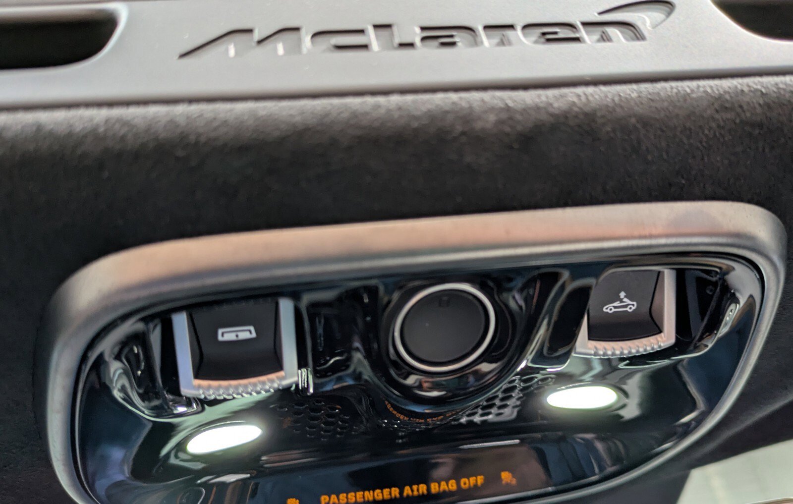 Used 2025 McLaren Artura Spider image 18