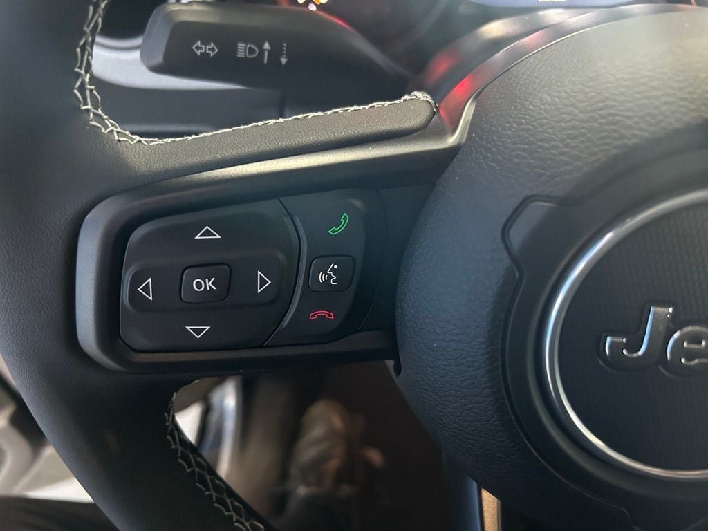 New 2025 Jeep Gladiator Sport AWD/4WD image 19