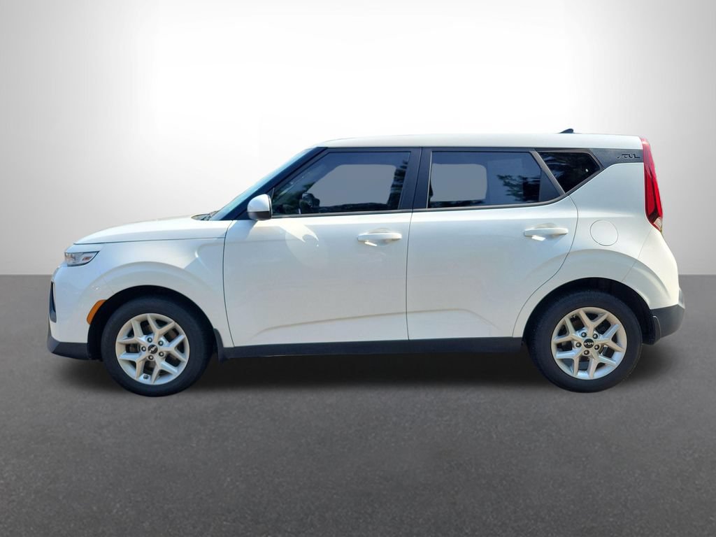 Used 2022 Kia Soul LX w/ Technology Package FWD image 2