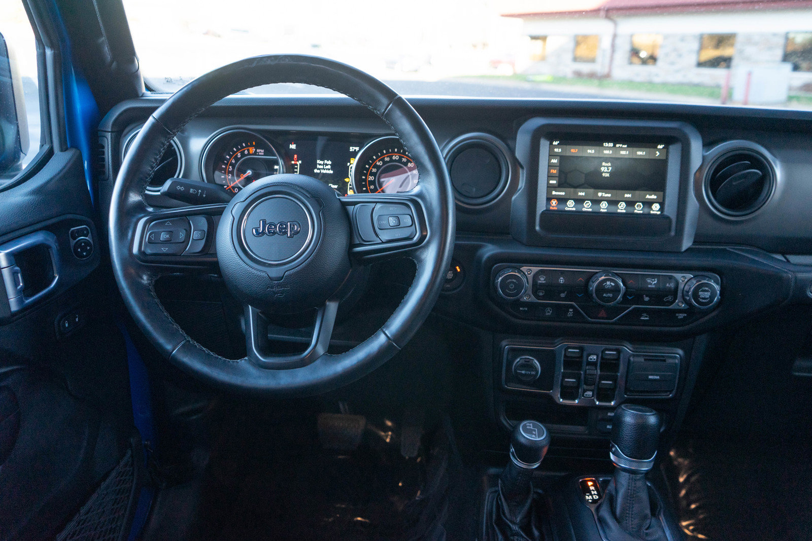 Used 2021 Jeep Gladiator Sport image 12