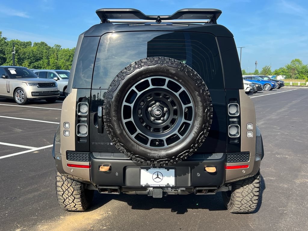 Used 2025 Land Rover Defender 110 AWD/4WD image 6