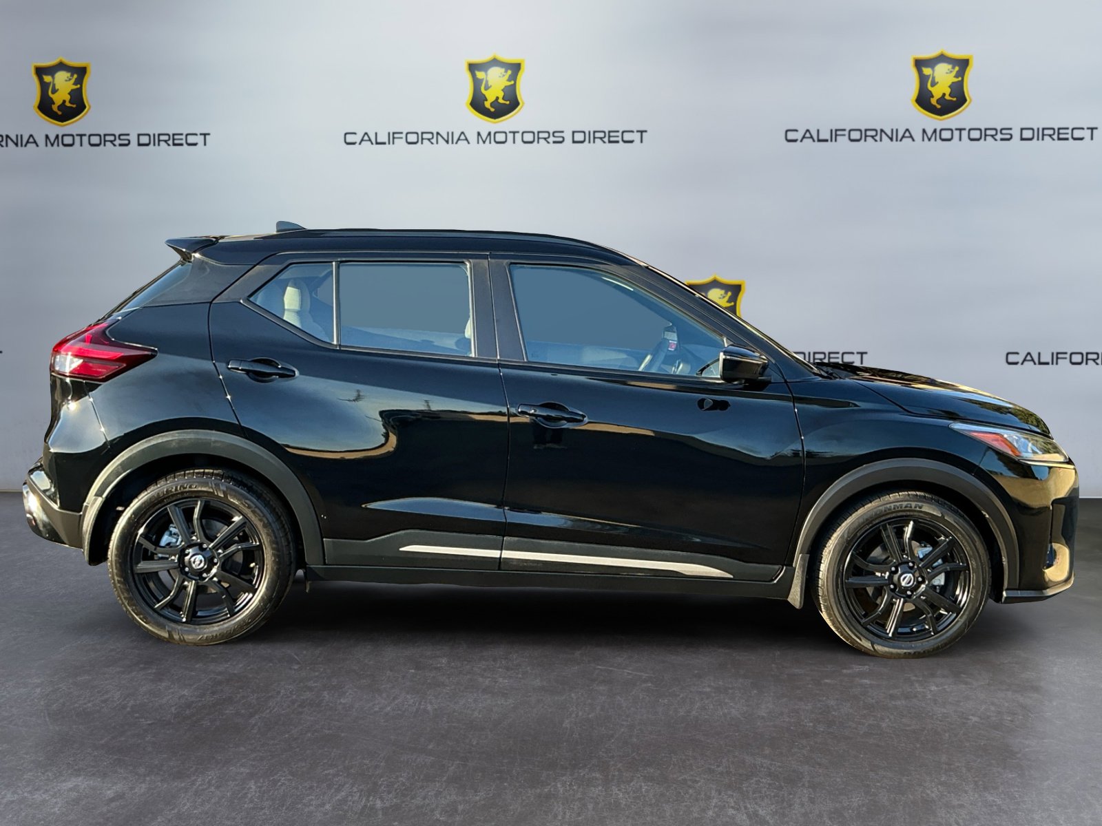 Used 2021 Nissan Kicks SR w/ SR Premium Package image 4