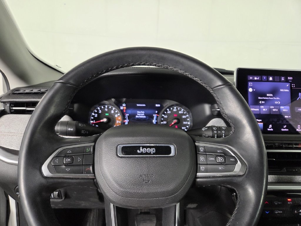 Used 2022 Jeep Compass Latitude AWD/4WD image 16