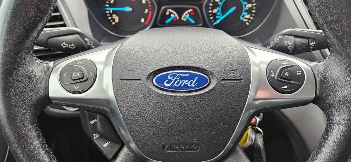 Used 2016 Ford Escape SE w/ SE Leather Comfort Package AWD/4WD image 17
