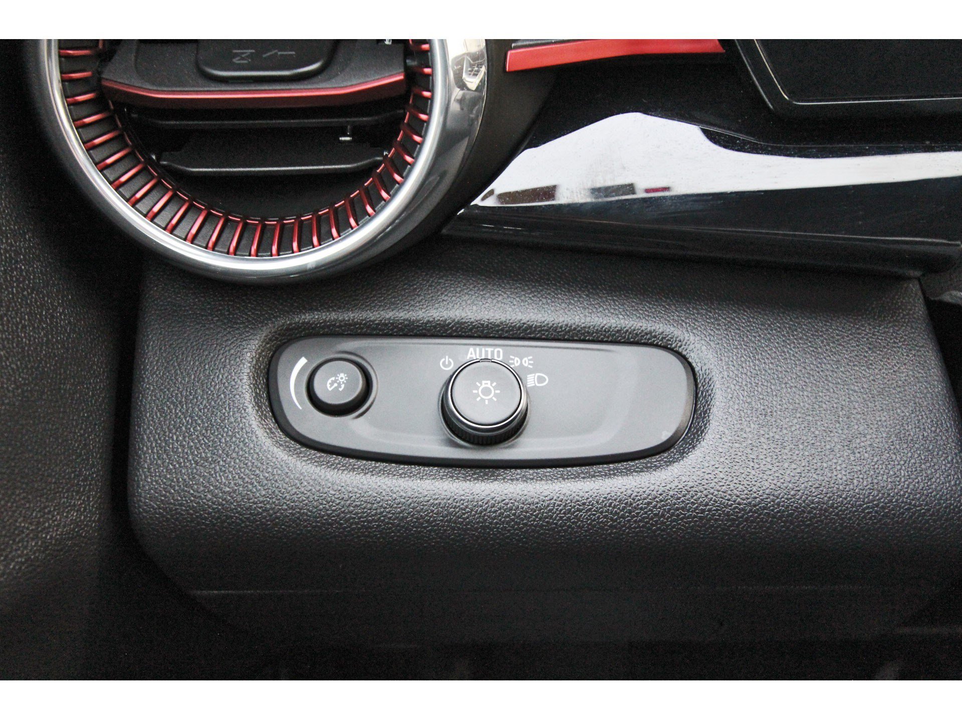 Used 2026 Chevrolet Trax RS w/ Sunroof Package FWD image 24