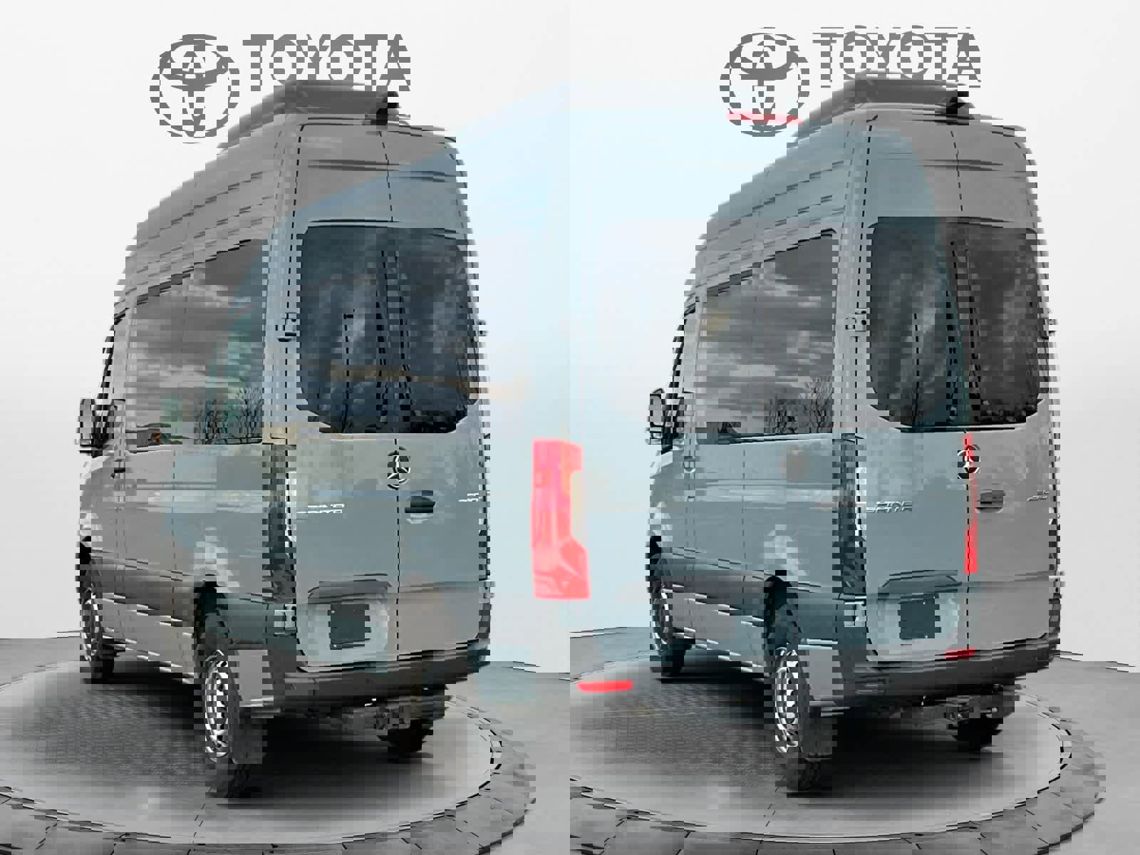 Used 2025 Mercedes-Benz Sprinter 2500 image 4