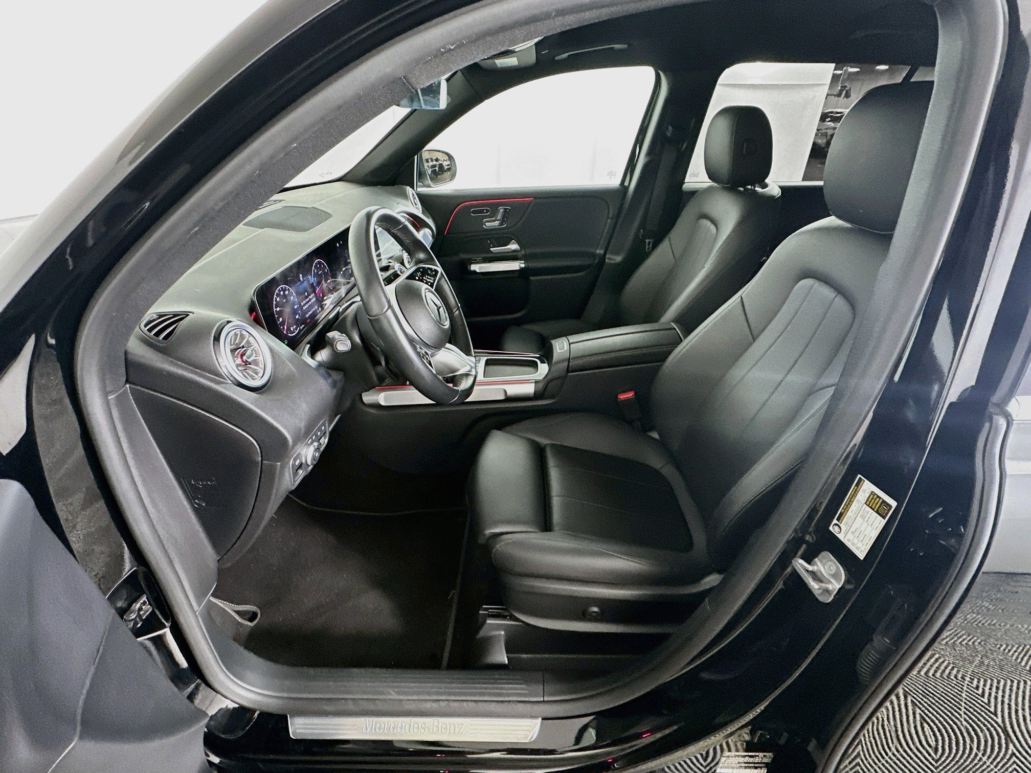 Used 2025 Mercedes-Benz GLB 250 image 13
