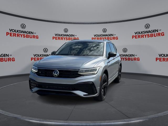 Certified 2023 Volkswagen Tiguan SE R-Line AWD/4WD image 3