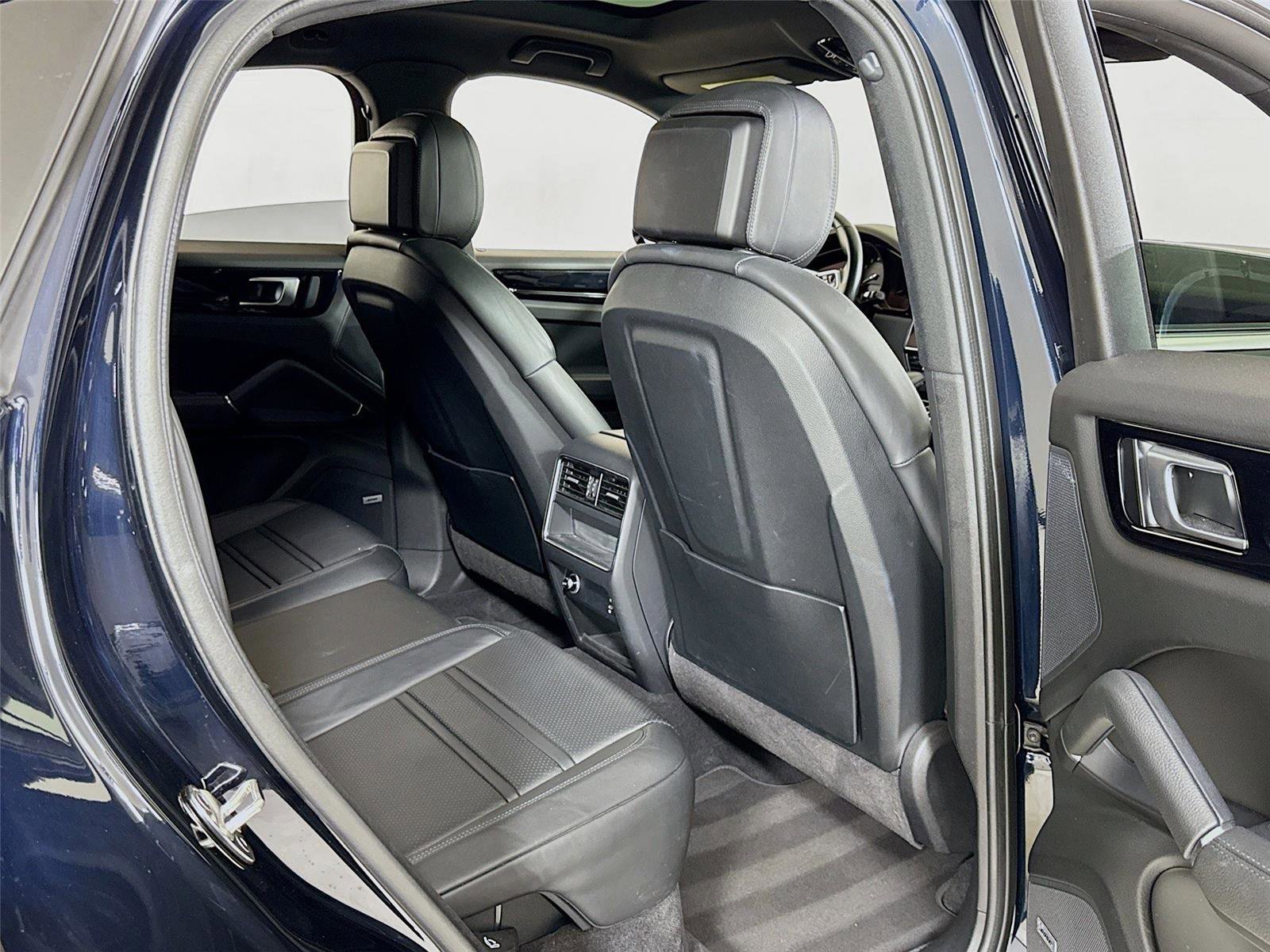 Used 2022 Porsche Cayenne Coupe w/ Premium Package image 30