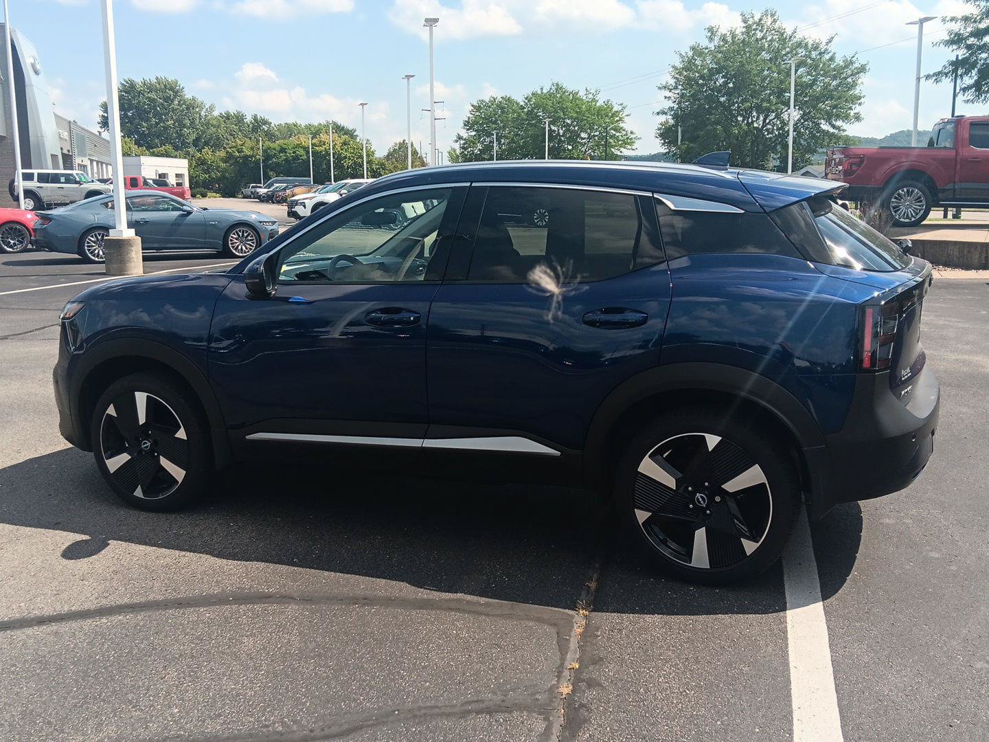 Used 2025 Nissan Kicks SR FWD image 9