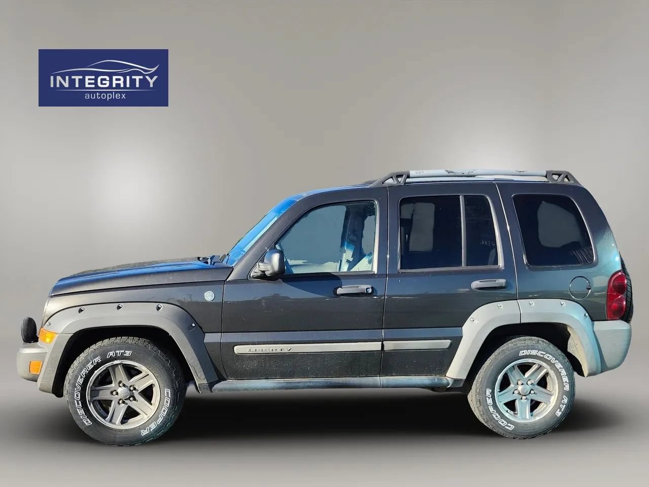 Used 2005 Jeep Liberty Renegade AWD/4WD image 2