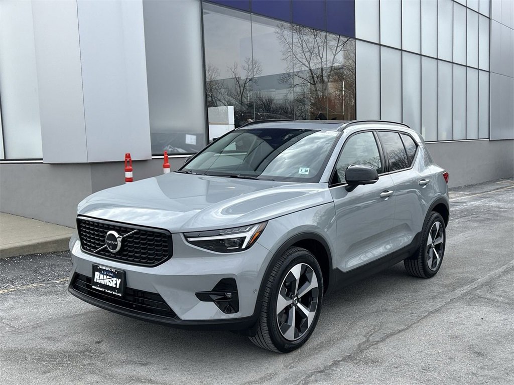 New 2026 Volvo XC40 B5 Plus w/ Protection Package Premier