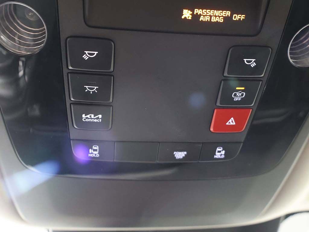 Used 2025 Kia Carnival FWD image 52