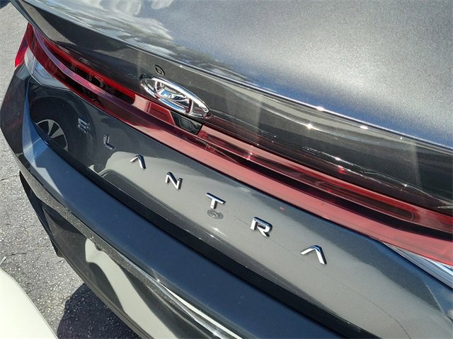 Used 2022 Hyundai Elantra SEL w/ Cargo Package image 5