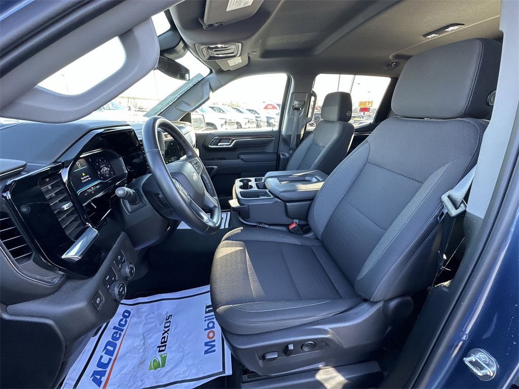 Used 2024 Chevrolet Silverado 1500 LT image 11