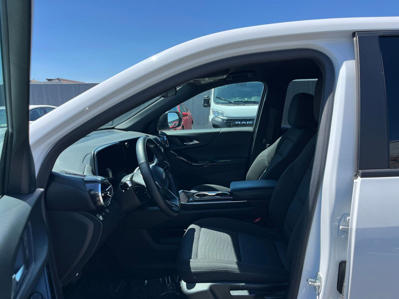 Used 2025 Chevrolet Equinox LT FWD image 27