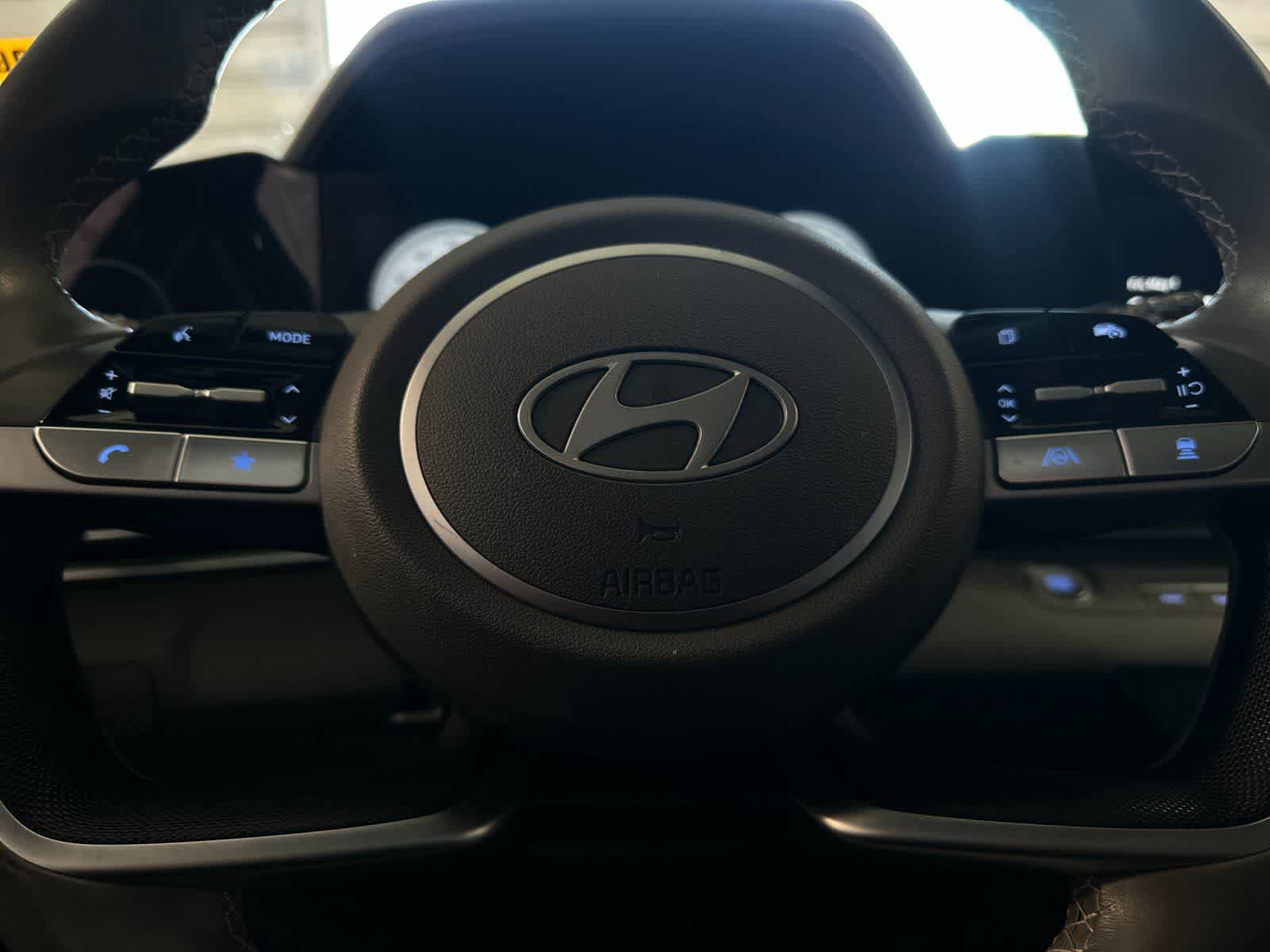 Used 2025 Hyundai Elantra SEL FWD image 23