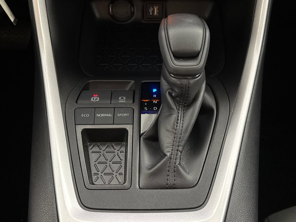 Used 2025 Toyota RAV4 LE FWD image 20