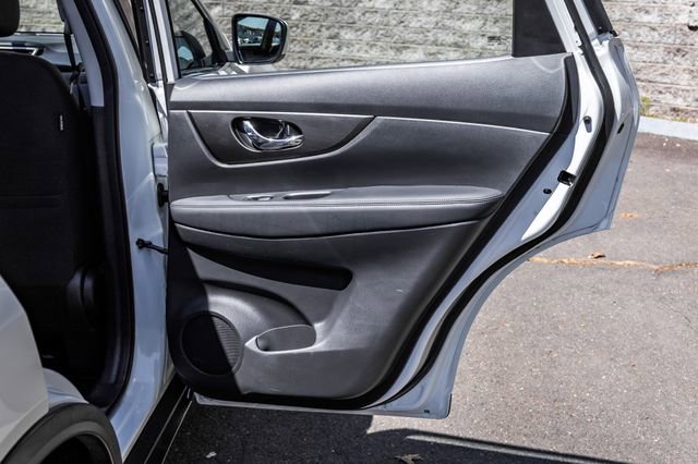 Used 2016 Nissan Rogue S AWD/4WD image 16