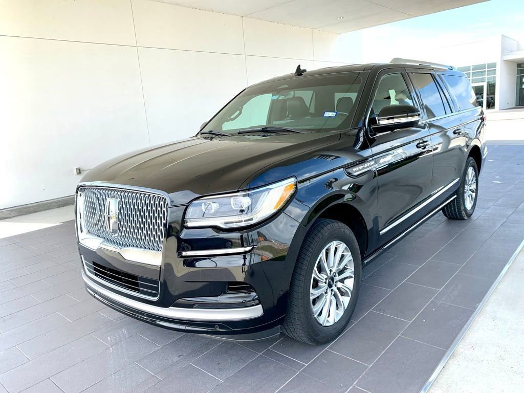 Used 2024 Lincoln Navigator L Premiere image 1